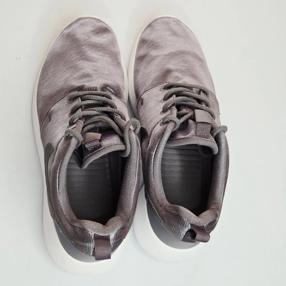 Nike women roshe
